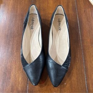 LifeStride Soft System Black Flats Women’s Size 8 Pointed Toe Slip-On Shoes